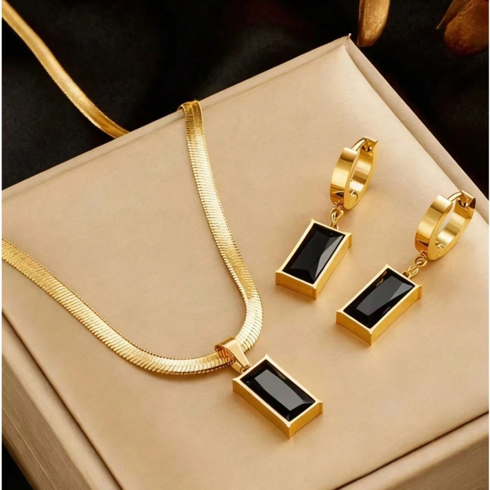 Gold Tone Black Stone Jewelry Set: Earrings and Necklace